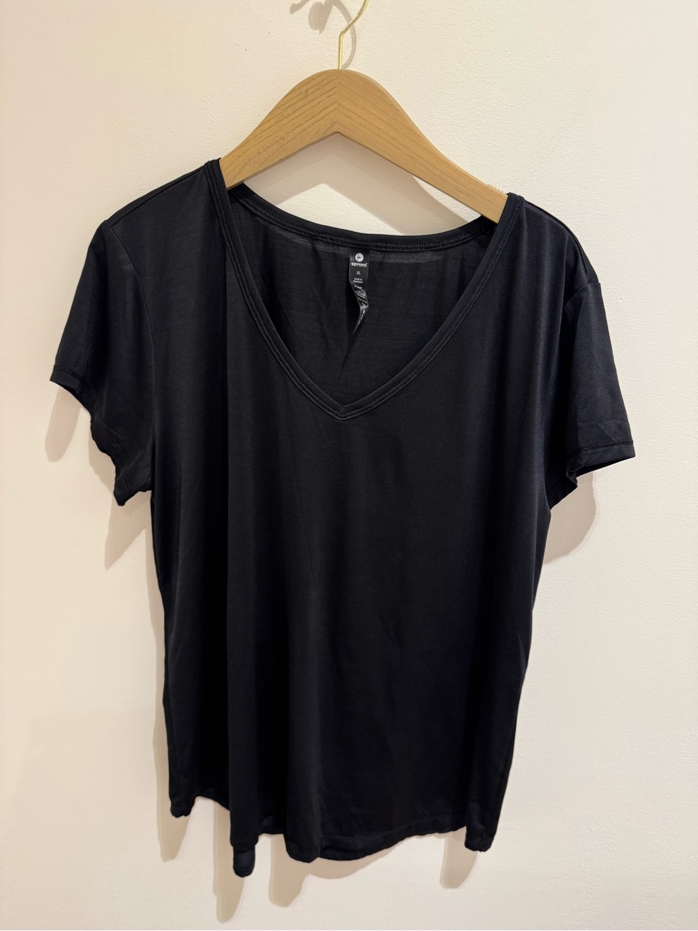 90 Degree By Reflex Black V-Neck Short Sleeve Tee